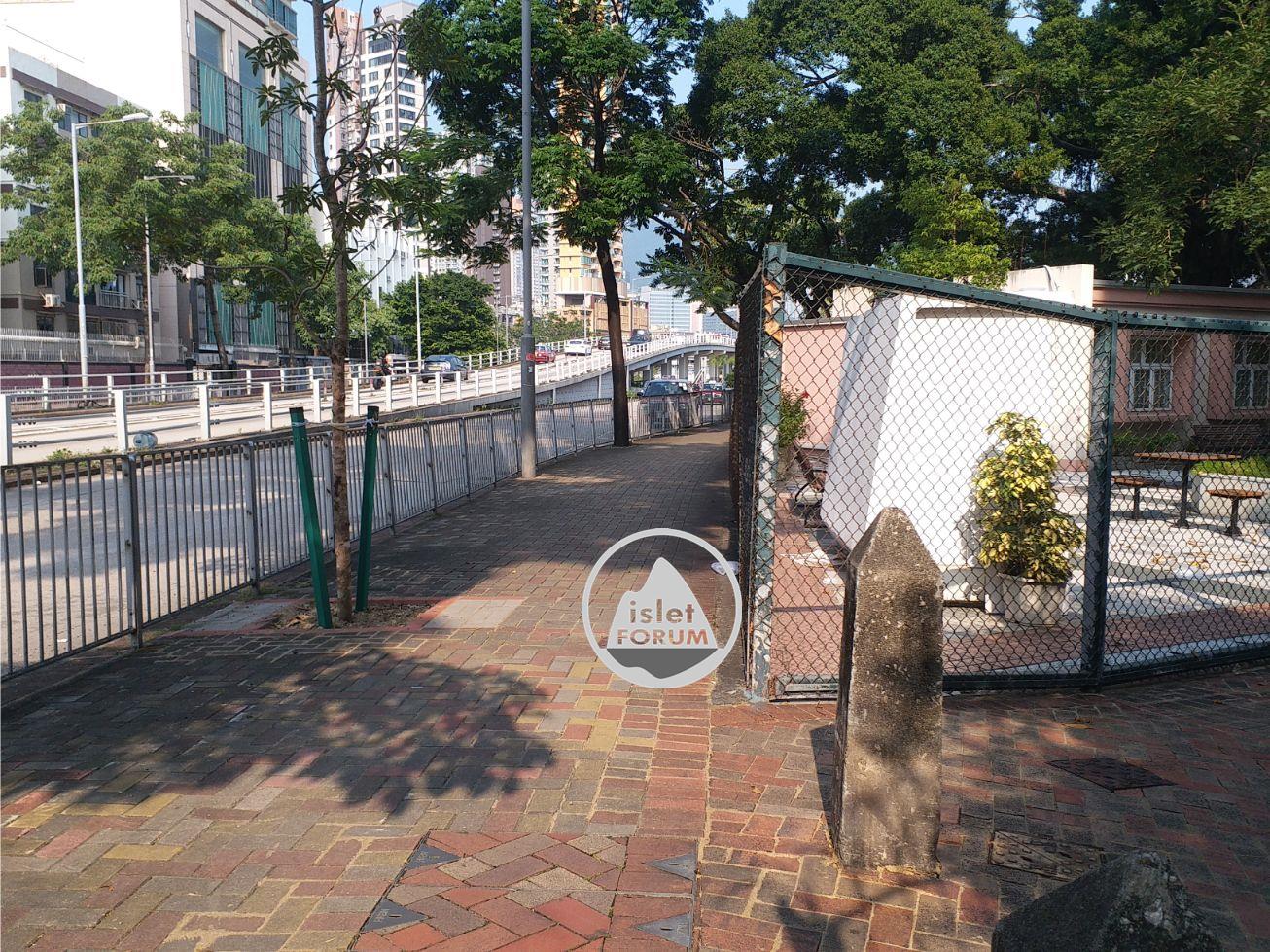香港街上的四角錐柱石 (4).jpg