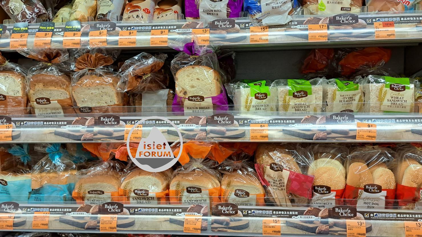 超市的麵包架都被超市自己的品牌霸佔了.jpg
