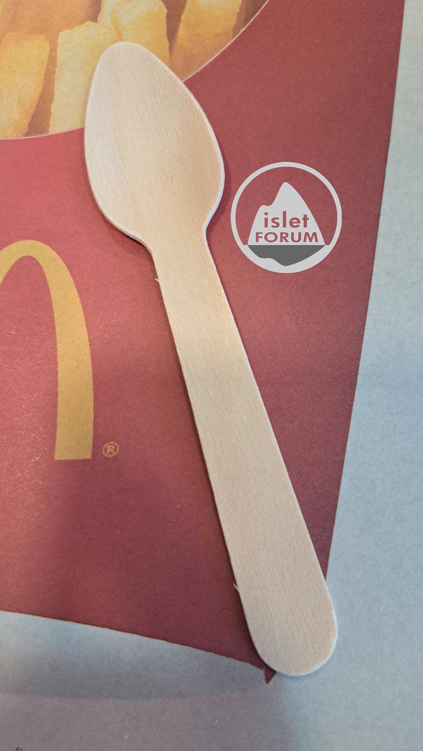 麥當勞的膠匙匙羹，變成木匙羹，做得好。macdonalds wooden spoon.jpg